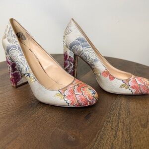 Elegant Nine West Floral Brocade Heels